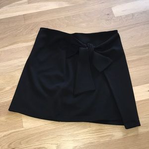 Forever 21 black skirt. NEVER WORN!